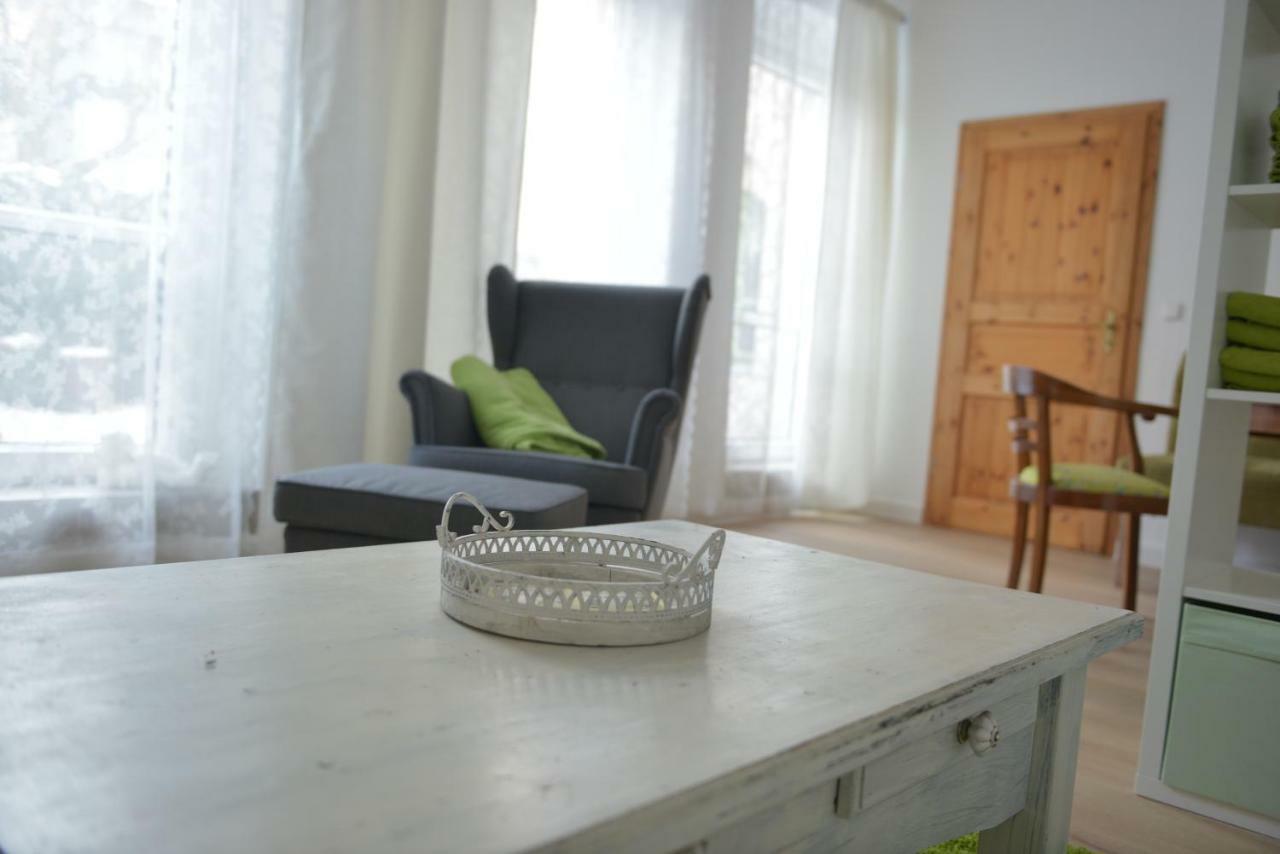 Paulick Apartment *